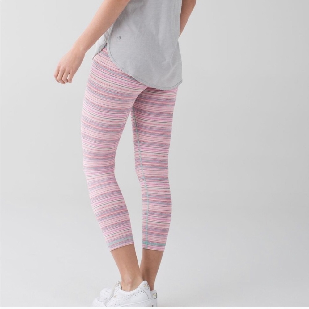 Lululemon Crop Wunder Under’s in Cyber Strip